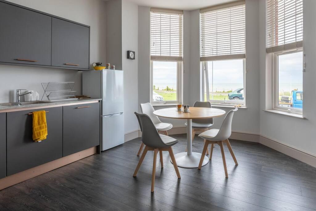 Waves@Walpole - 2 Bed Flat With Amazing Sea Views Apartment Маргейт Екстериор снимка