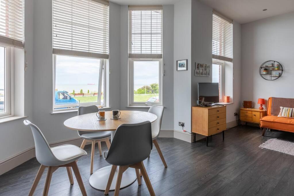 Waves@Walpole - 2 Bed Flat With Amazing Sea Views Apartment Маргейт Екстериор снимка